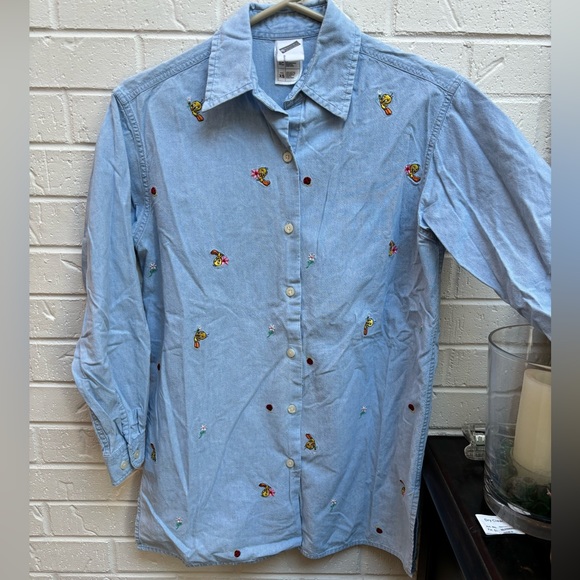 Warner Brothers Studio chambray preowned women’s Tweety Bird shirt size xs - Picture 1 of 7